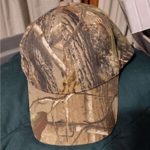 Camo snap back hat
